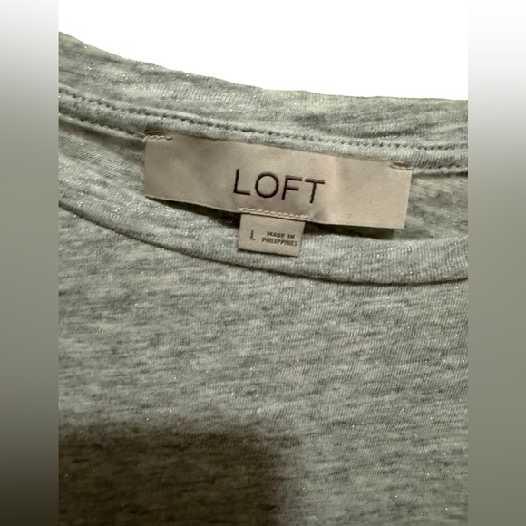 LOFT - Gray Tshirt - tulip sleeves - sparkle detail on fabric - Size L - Picture 5 of 8